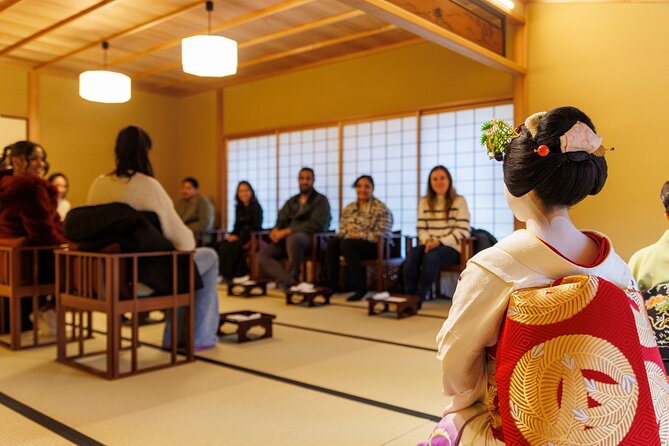 Kyoto: Meet the Geisha Maiko with Gion Walking Tour - Photos, kimono rentals, and proper etiquette