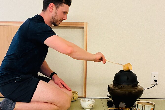 Kyoto: Newly Opened Tea Ceremony - Sanjo Chasuian - Choosing a bowl and making your own matcha