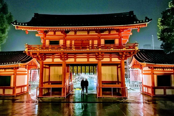 Kyoto night walk tour (Gion district) - Quiet streets and the stone-wall district