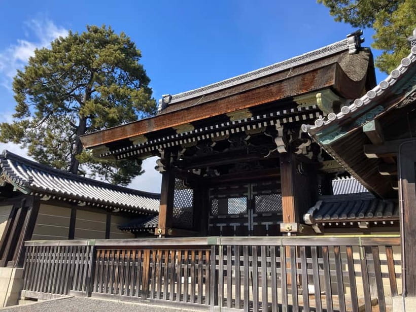 Kyoto: Nijo Castle and Kyoto Imperial Palace Guided Tour - Two political worlds in one Kyoto walk