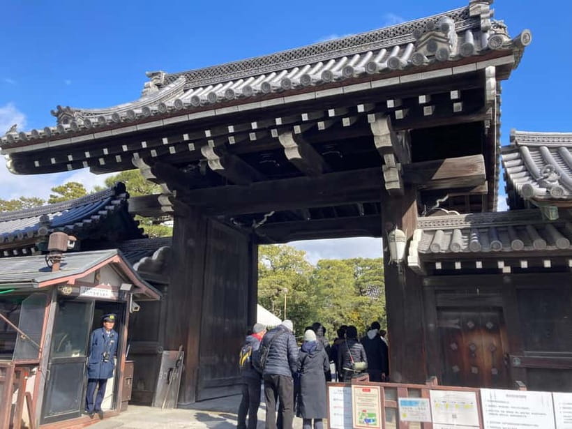 Kyoto: Nijo Castle and Kyoto Imperial Palace Guided Tour - The walk from the palace to Nijo Castle