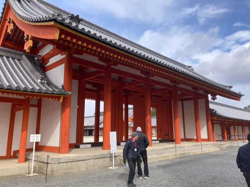 Kyoto: Nijo Castle and Kyoto Imperial Palace Guided Tour - Nijo Castle and the authority of the shogun