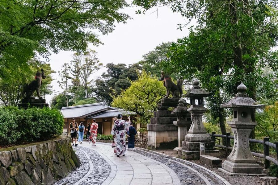 Kyoto: Nijo Castle, Kiyomizu & Fushimi Inari Guided Tour - Nijo Castle and the shogun’s former residence