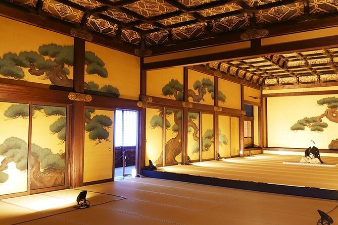 Kyoto: Nijo Castle World Heritage Guided Tour with Admission - Entering the castle built by Tokugawa Ieyasu