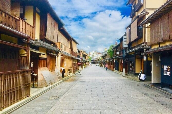 Kyoto: Nijo, Kinkaku-ji, Arashiyama, Kiyomizu & Fushimi Inari - Kiyomizu-dera and Kyoto Views