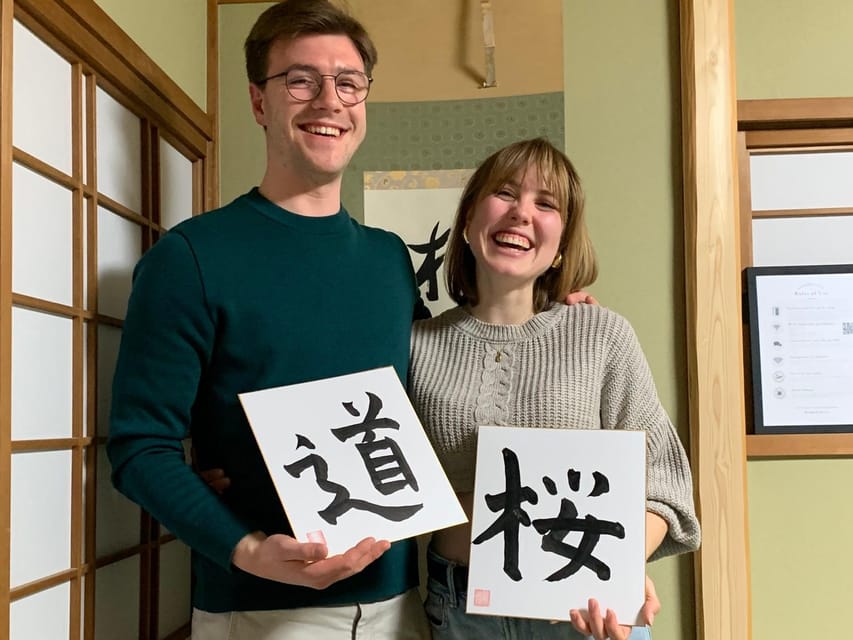 Kyoto Ninenzaka : Japanese Calligraphy Class in Townhouse - Key points at a glance