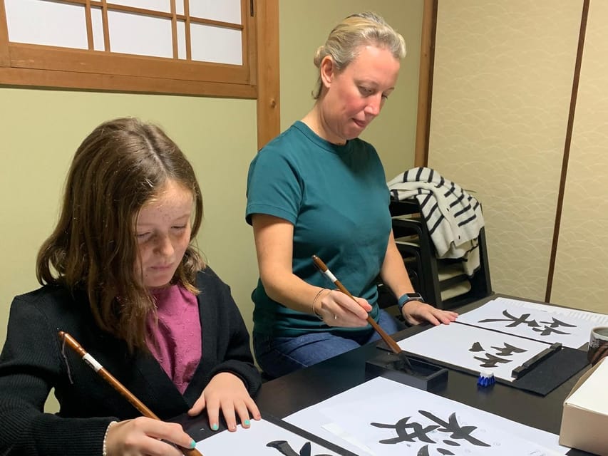 Kyoto Ninenzaka : Japanese Calligraphy Class in Townhouse - Brush, ink, and the value of doing things slowly