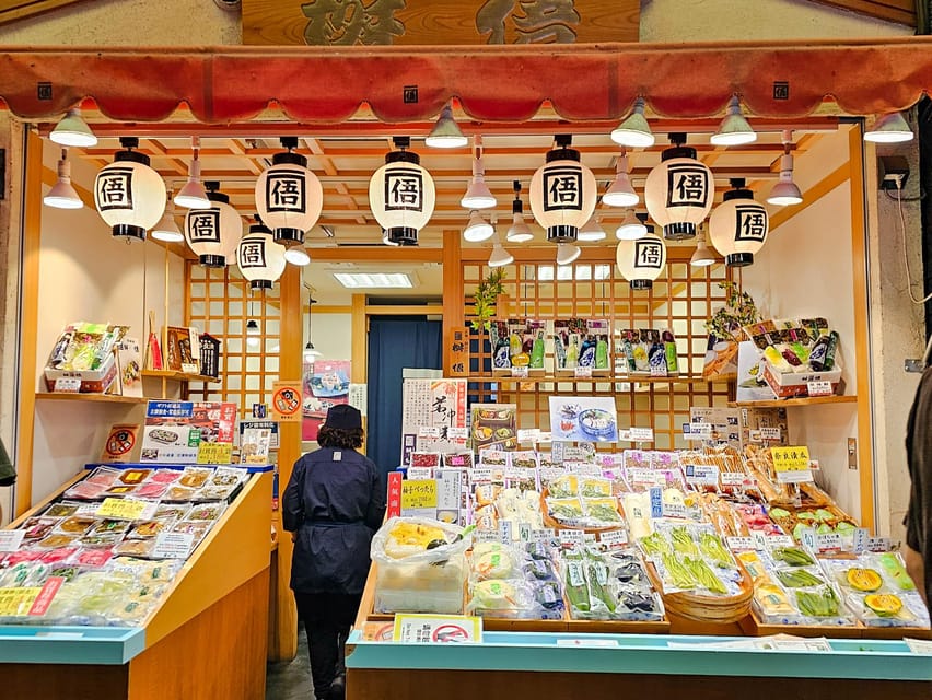 Kyoto: Nishiki Market and Depachika Food Tour with a Local - Who should book this experience?
