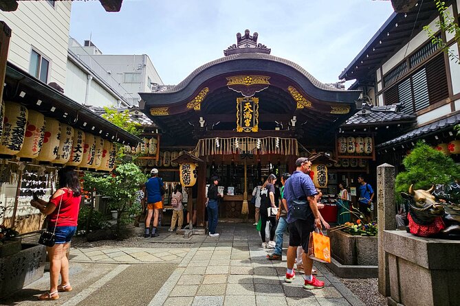 Kyoto Nishiki Market & Depachika: 2-hours Food Tour with a Local - Reading Nishiki Market without getting lost in the choices