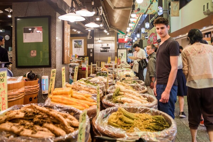 Kyoto: Nishiki Market Food Tour - Meeting the vendors and tasting Kyoto