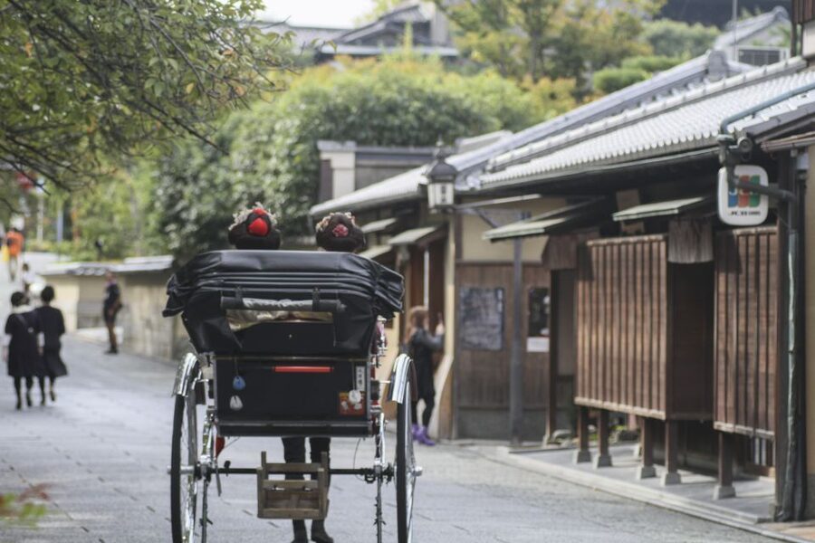 Kyoto: Personalized Guided Private Tour - Fushimi Inari and its thousands of red torii
