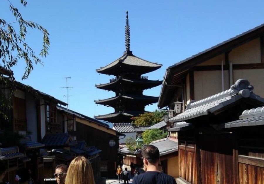 Kyoto: Private 2.5 Hour Historical Walking Tour - Why this short walk works well in Kyoto