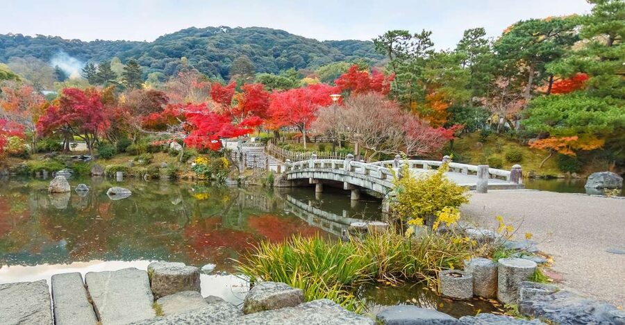 Kyoto: Private 2.5 Hour Historical Walking Tour - Starting at Yasaka Shrine and learning shrine etiquette