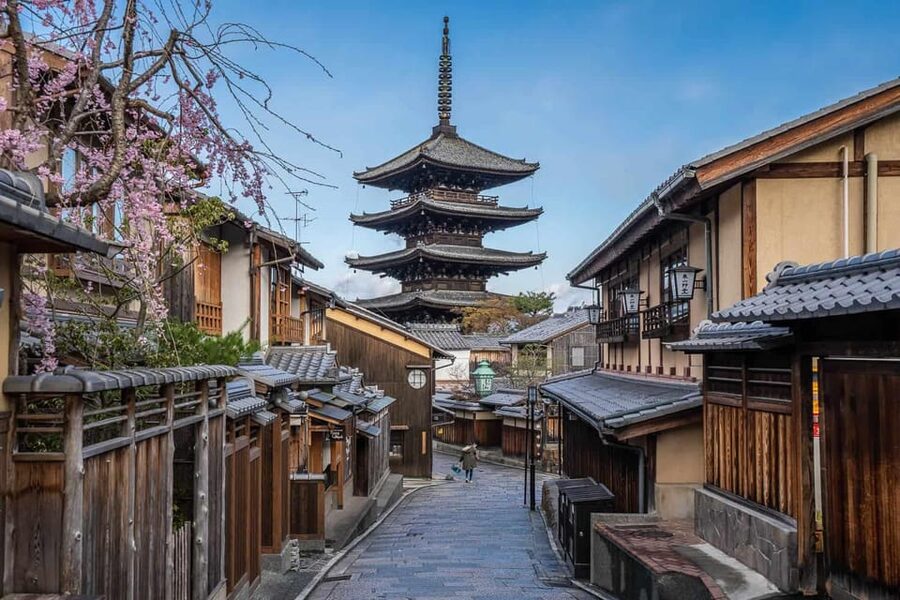 Kyoto: Private Highlights Tour with Guide and Luxury Vehicle - Ginkaku-ji and Sanjusangen-do add quieter temple time