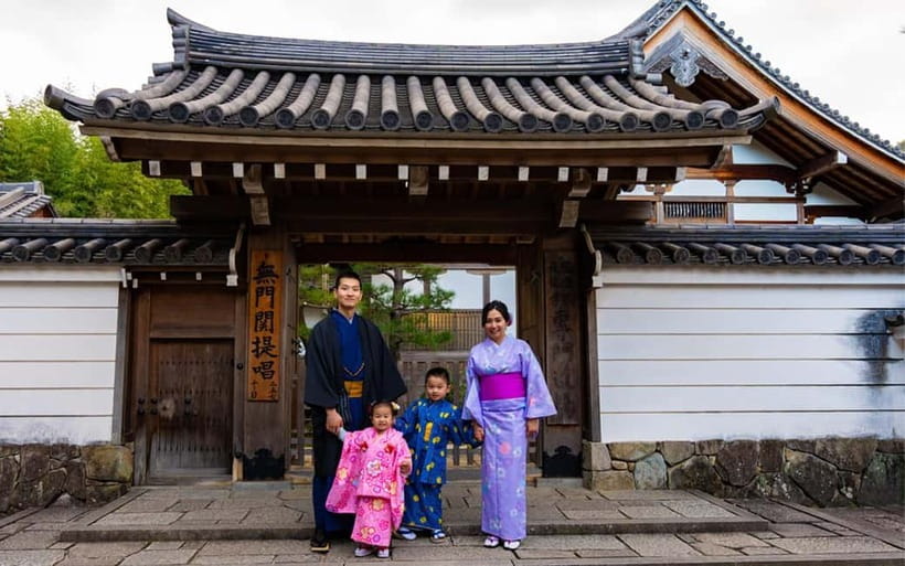 Kyoto: Private Photoshoot Experience in Arashiyama Bamboo - Guides, communication, and posing help