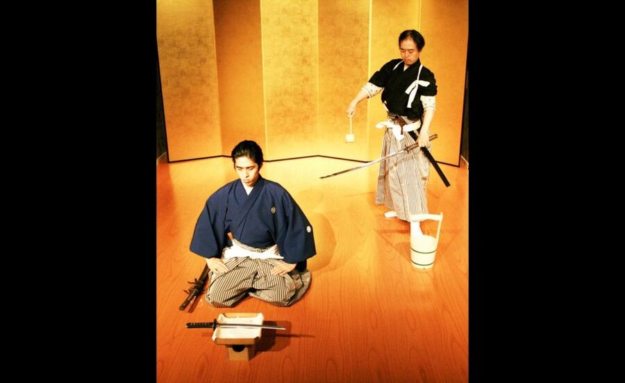 Kyoto: Samurai Kenbu Traditional Sword Dancing Show - Photographing the samurai after the performance