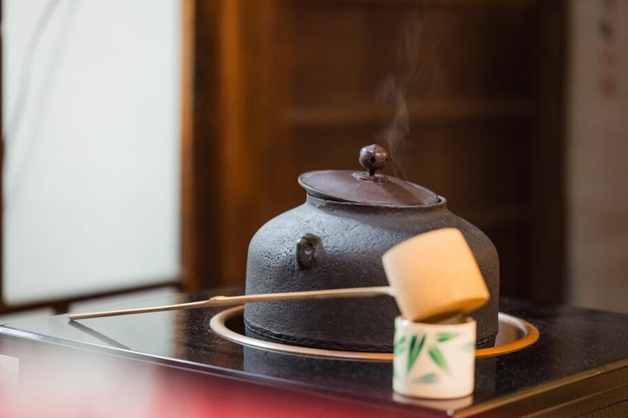 Kyoto: Table-Style Tea Ceremony at a Kyo-Machiya - Who should book this experience
