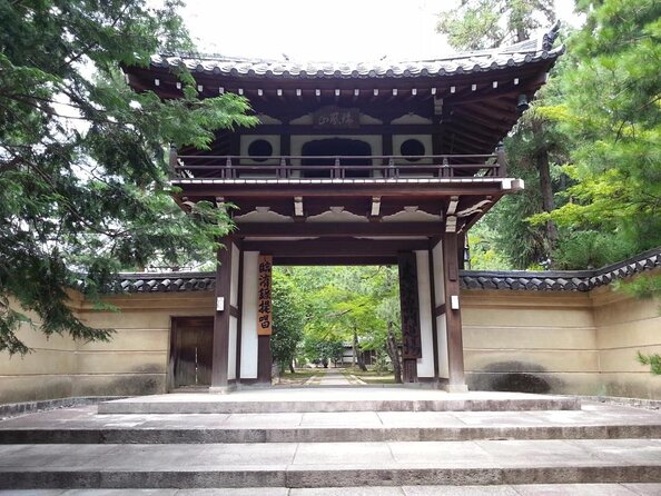 KYOTO Tea Ceremony with kimono near by Imamiya Jinjya Shrine - Photos before the tea begins