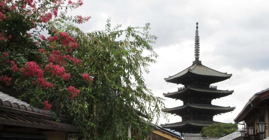 KYOTO: Tempio Kiyomizu Pagode Gion “Geisya” (Guida Italiana) - Gion, traditional atmosphere with a short visit