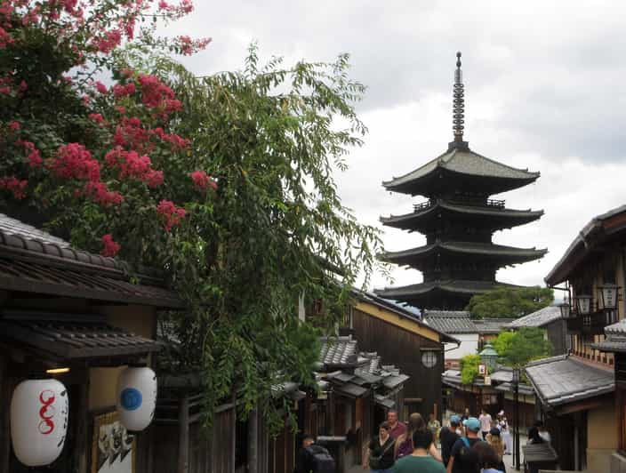 KYOTO: Tempio Kiyomizu Pagode Gion “Geisya” (Guida Italiana) - The 15-minute ride toward Kiyomizu-dera