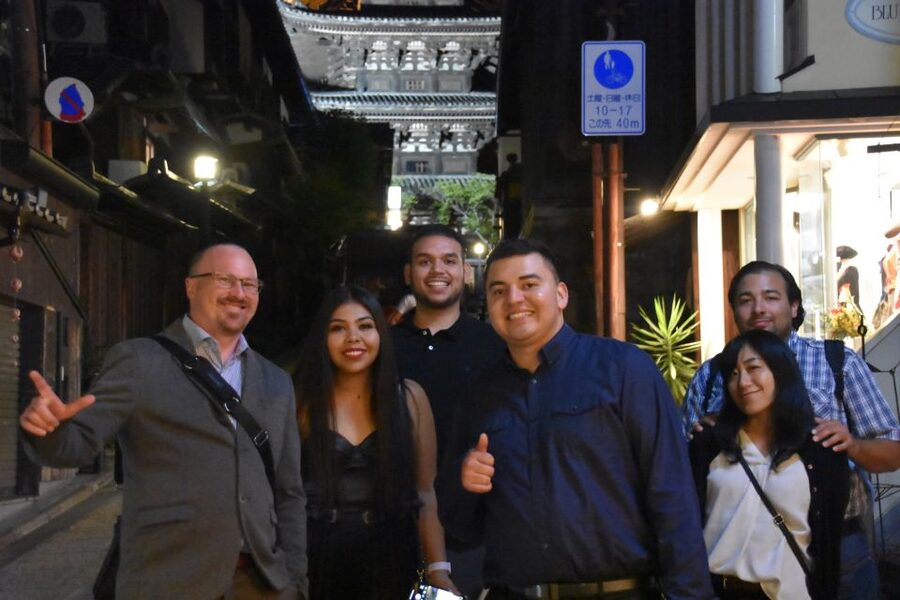 Kyoto: The Geisha Districts of Kyoto Walking Tour - Yasaka Shrine and the final stretch