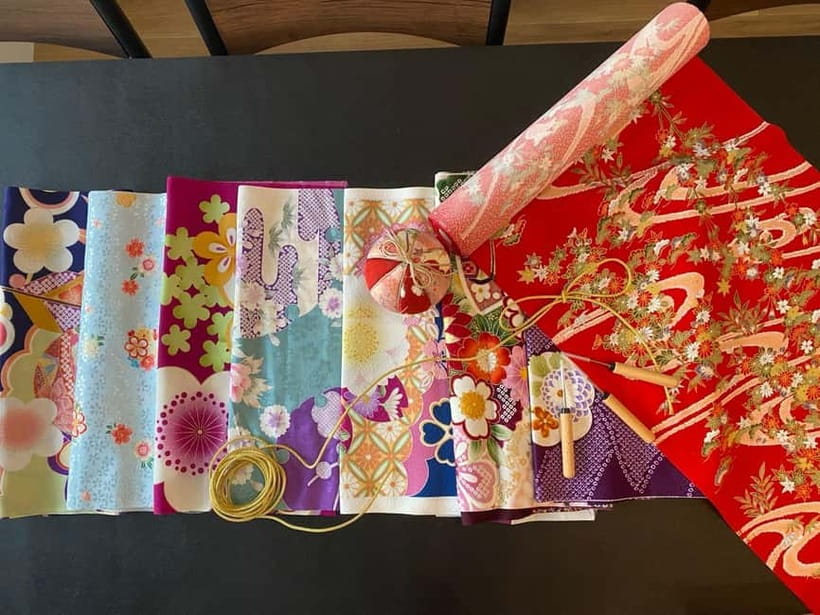 Kyoto: Traditional Kimono Fabric Handicrafts Workshop - Why the small group matters