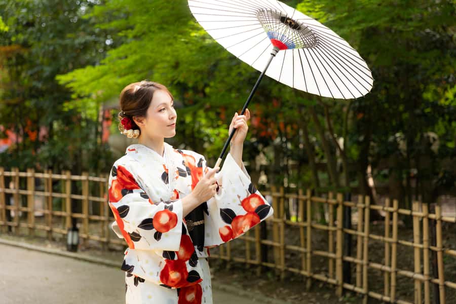 Kyoto: Traditional Kimono Rental - Language support and booking value
