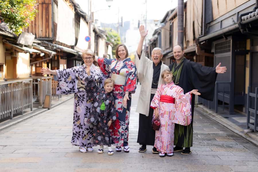 Kyoto: Traditional Kimono Rental - What the dressing process is really like