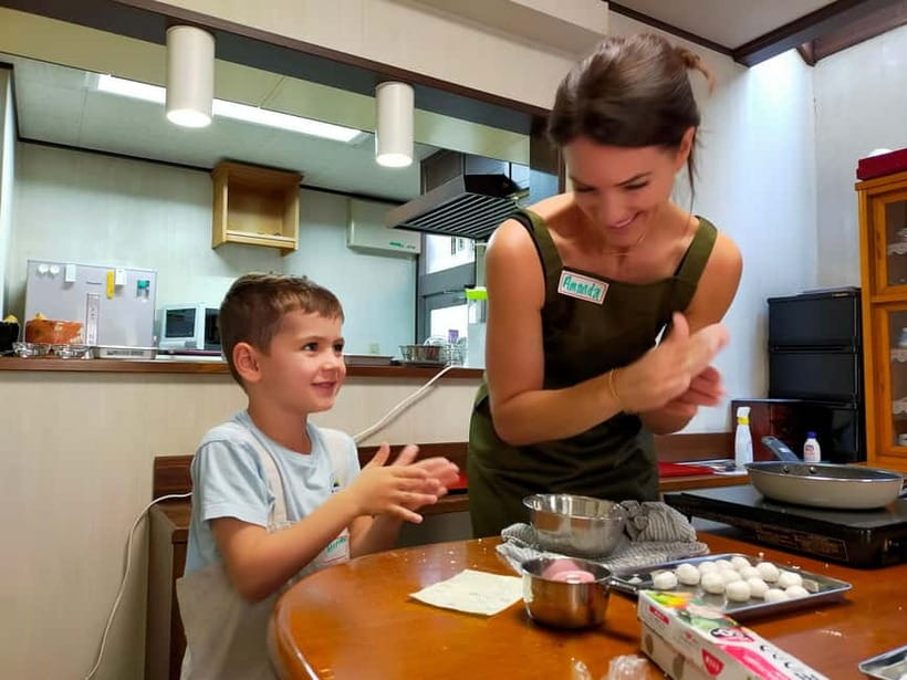 Kyoto: Wagashi (Japanese sweets) Cooking near Fushimiinari - A Kyoto sweet-making class with a real home setting
