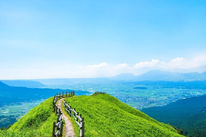 Kyushu: Aso Vocano, Grassland,Onsen and Aso shrine 1-Day Tour - Walking through Kusasenri’s wide grasslands