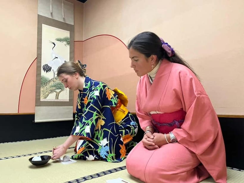Learn Zen in a class of making Matcha tea near Osaka Castle - The photo session and what is actually included