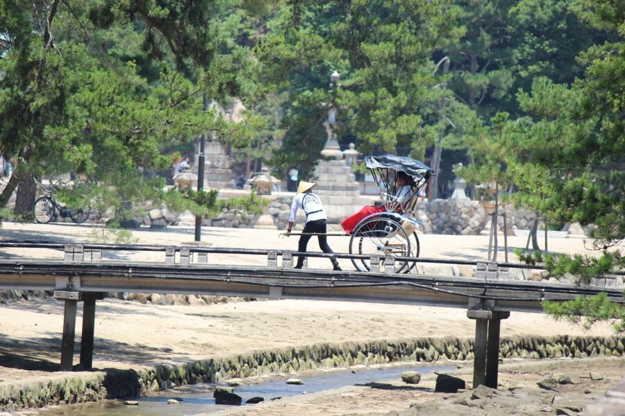 Miyajima: Private Rickshaw Tour to Itsukushima Shrine - Why a rickshaw makes Miyajima easier to understand