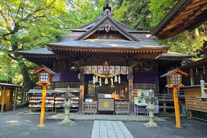 Mount Fuji Full Day Sightseeing Tour from Tokyo - Oshino Hakkai brings water, food, and village atmosphere
