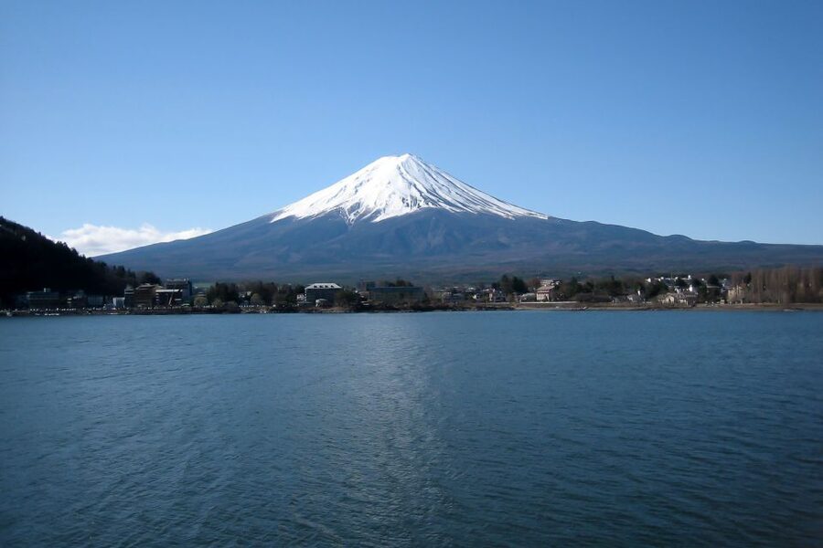 Mount Fuji: Full-Day Tour with Private Van - Oshinohakkai and its eight ponds