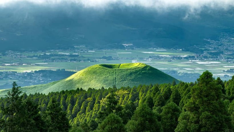 Mt. Aso & Takachiho Gorge Tour with Optional Boat Ride - Kusasenri’s open grass and slower hour