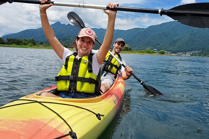 Mt Fuji Area: In-depth Guided Adventure in English or French - Paddling Lake Kawaguchiko