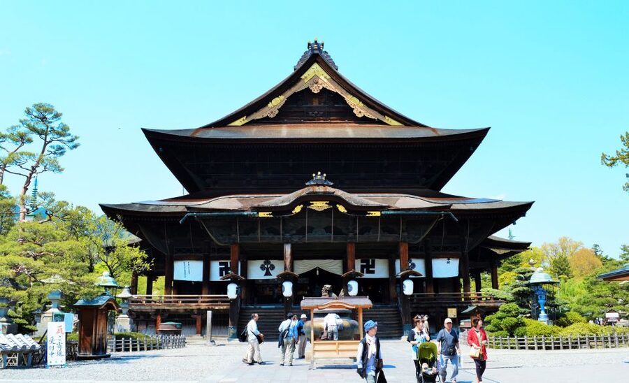 Nagano: Snow Monkeys, Zenkoji Temple & Sake Day Trip - Zenko-ji Temple gives the day its cultural anchor