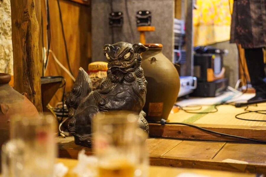 Naha Bar Hopping Tour in Okinawa - The small group and the guide’s role