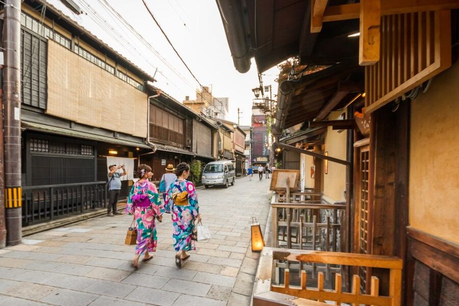 Night Walk in Gion: Kyoto's Geisha District - Geiko, maiko, and the details you would miss alone