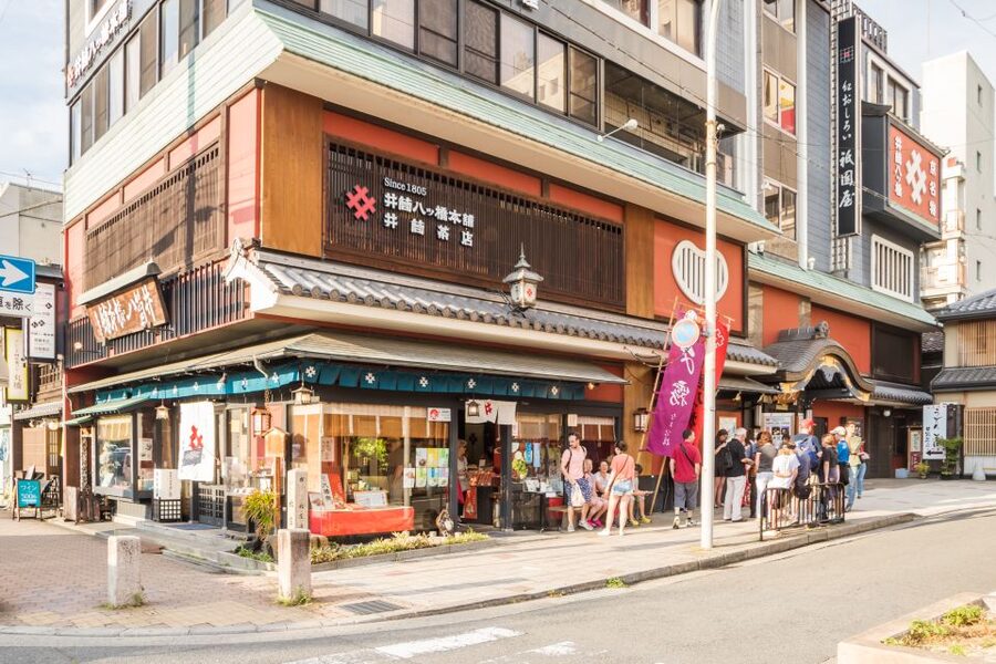 Night Walk in Gion: Kyoto's Geisha District - Should you book the Gion night walk?