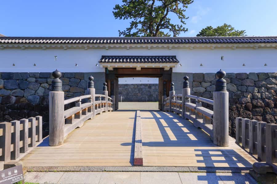 Odawara: Guided Ninja & Samurai Tour of Odawara Castle - What makes the guides important