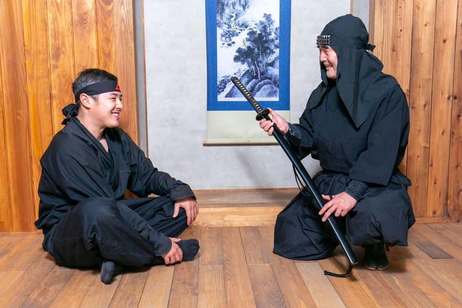 Odawara: Guided Ninja & Samurai Tour of Odawara Castle - Who should book this experience?