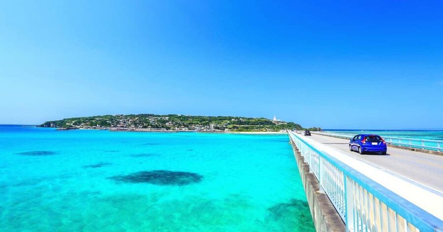 Okinawa Full Tour: Castle, Manza, Kouri, Aquarium & American - One day for Okinawa’s far-flung highlights