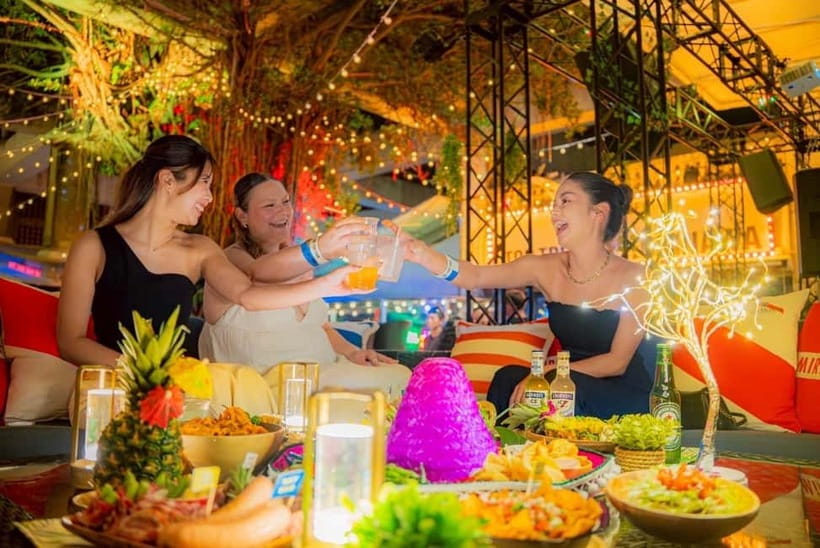 Okinawa:Sky BAR TOPTREE Nightclub Entry Ticket+Drink & VIP - How the evening is meant to work