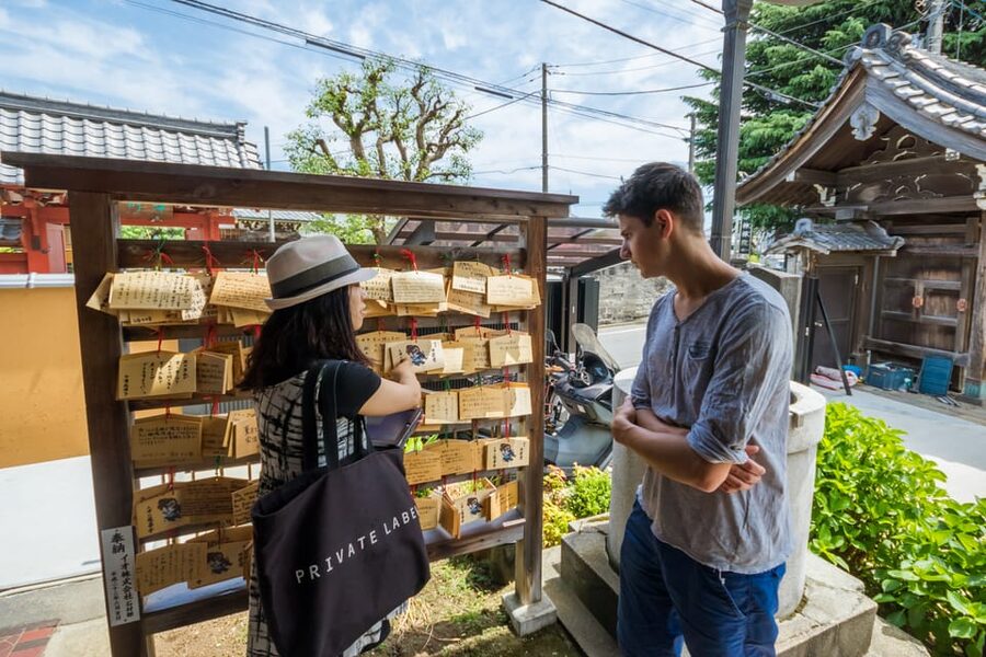 Old and Nostalgic Tokyo: Half-Day Yanaka Walking Tour - Nezu Shrine and its 1706 setting