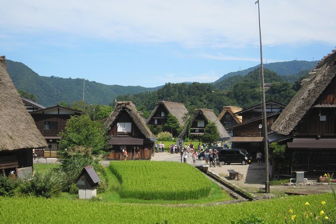 [One-day bus tour departing from Kanazawa Station] Shirakawa-go and Gokayama - Two World Heritage Villages Enjoyable Bus Tour - The included Hida-style lunch