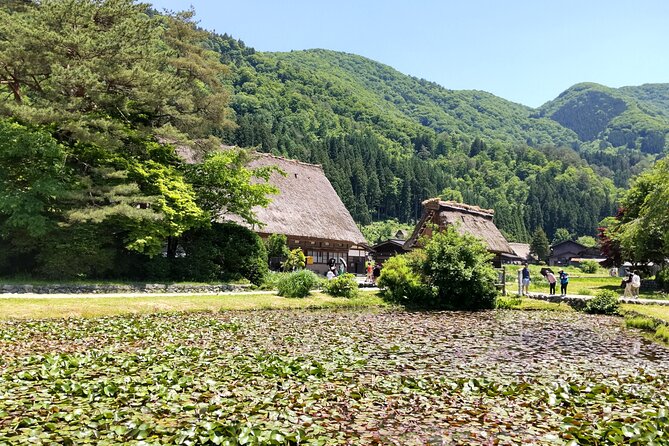 [One-day bus tour departing from Kanazawa Station] Shirakawa-go and Gokayama - Two World Heritage Villages Enjoyable Bus Tour - How good is the English guidance?