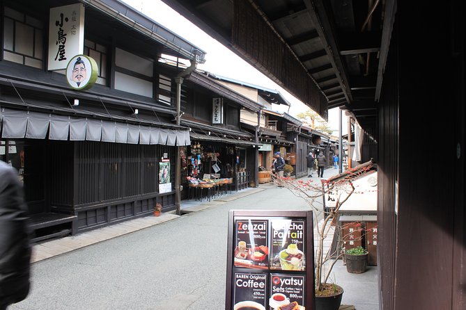 [One-day bus tour departing from Kanazawa Station] Shirakawa-go/Takayama tour platinum route bus tour - Takayama in 1 hour and 45 minutes