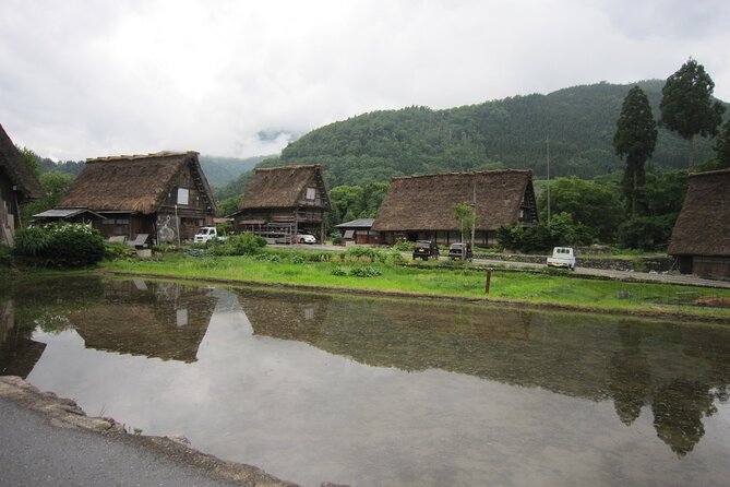 [One-day bus tour departing from Kanazawa Station] Shirakawa-go/Takayama tour platinum route bus tour - Shirakawa-go, where the roofs tell the story