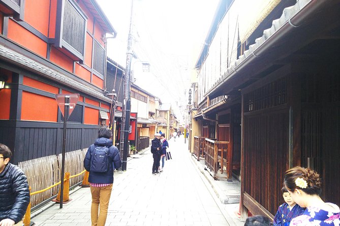 One-Day Walking Tour : Enjoy Kyoto to the fullest! - Entering the torii tunnel at Fushimi Inari